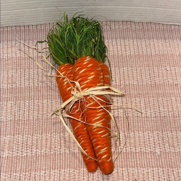 Decorative Orange Carrot Bundle 12 in long bundle 3 - Picture 1 of 3